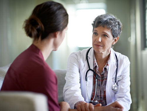  A patient is explaining her symptoms to her doctor